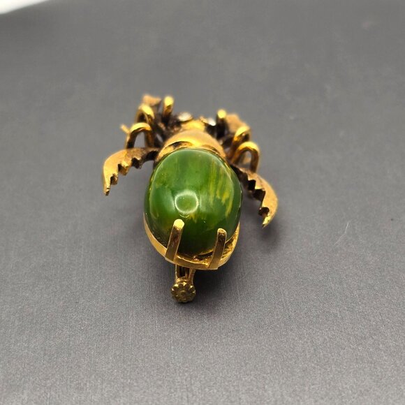 Art Deco Gold-Tone Beetle Brooch Green Bakelite Body Crystal Eyes Trombone Clasp - Picture 4 of 10